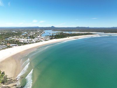 Aerial view of Noosa Spit and Laguna Bay, showcasing the sandy spit, national park, Main Beach, and surrounding township.